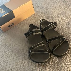 Teva flats sandals, size 6, black, EUC